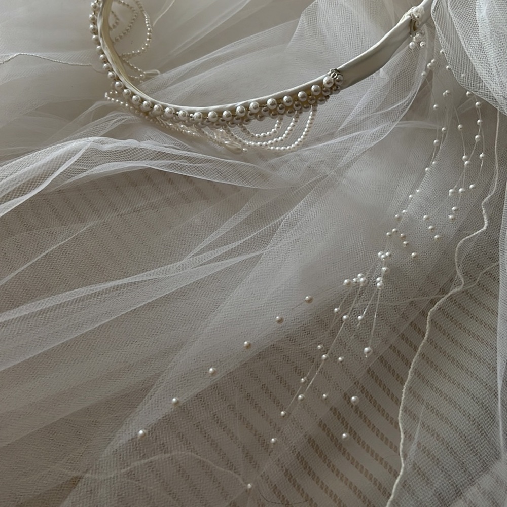 Elegant custom bridal veil 40” length pearl tiara headband flower bustle formal - Picture 10 of 12